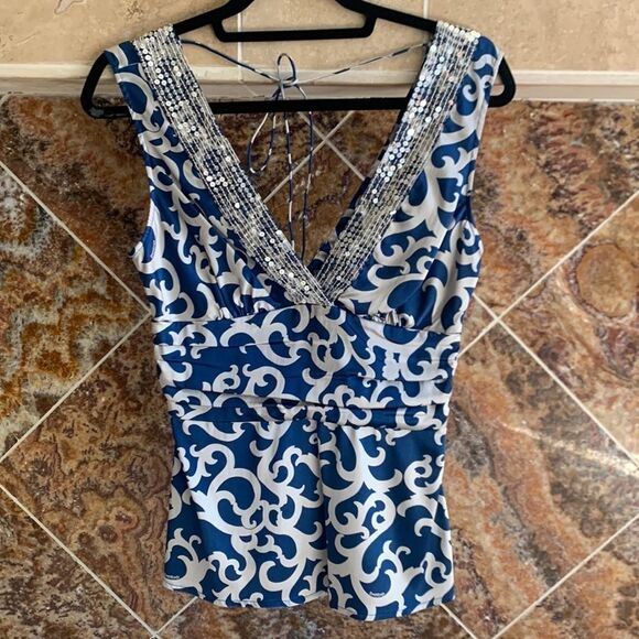 Stunning Silk and Spandex Sequined blue and Gray Blouse from Bebe Size Small - Picture 2 of 9